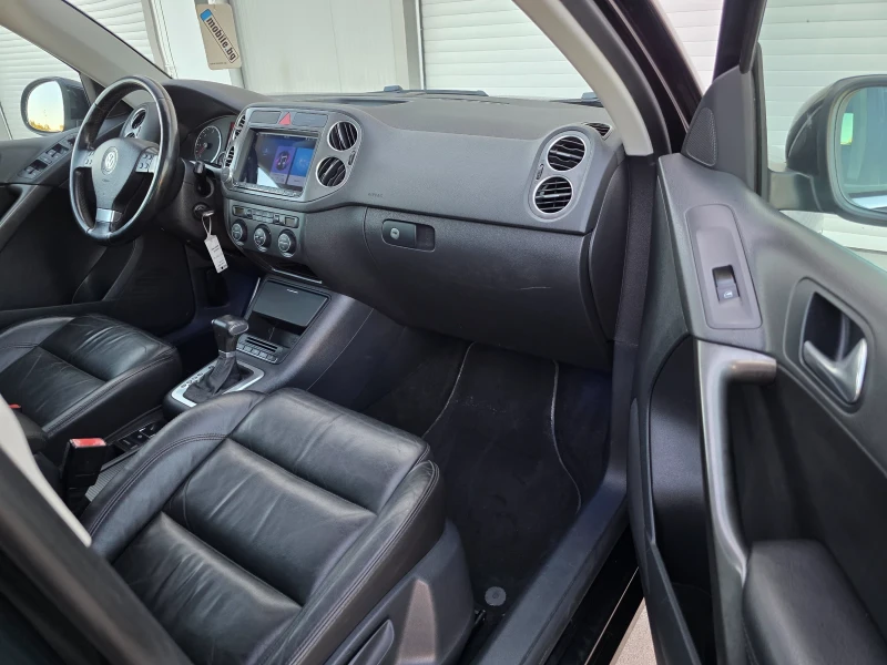 VW Tiguan Avtomat 4x4 Pan, снимка 11 - Автомобили и джипове - 51738810