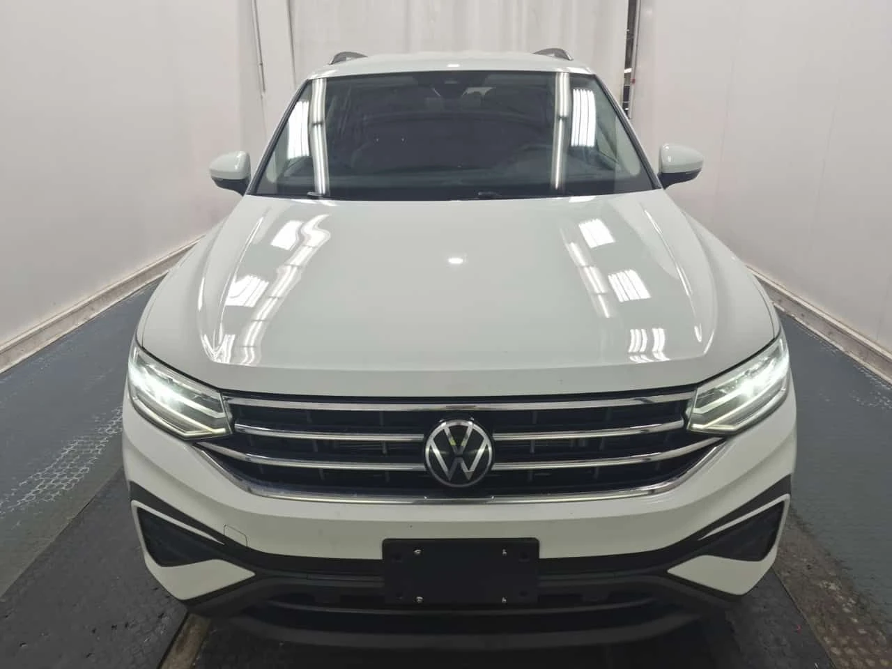 VW Tiguan * SE * АВТОКРЕДИТ БЕЗ ПЪРВОНАЧАЛНА ВНОСКА * , снимка 6 - Автомобили и джипове - 54537970