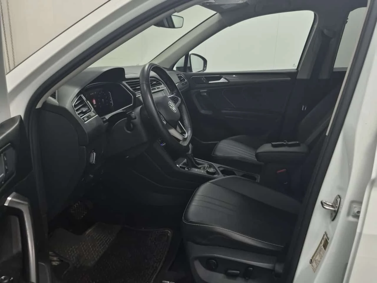 VW Tiguan * SE * АВТОКРЕДИТ БЕЗ ПЪРВОНАЧАЛНА ВНОСКА * , снимка 10 - Автомобили и джипове - 54537970