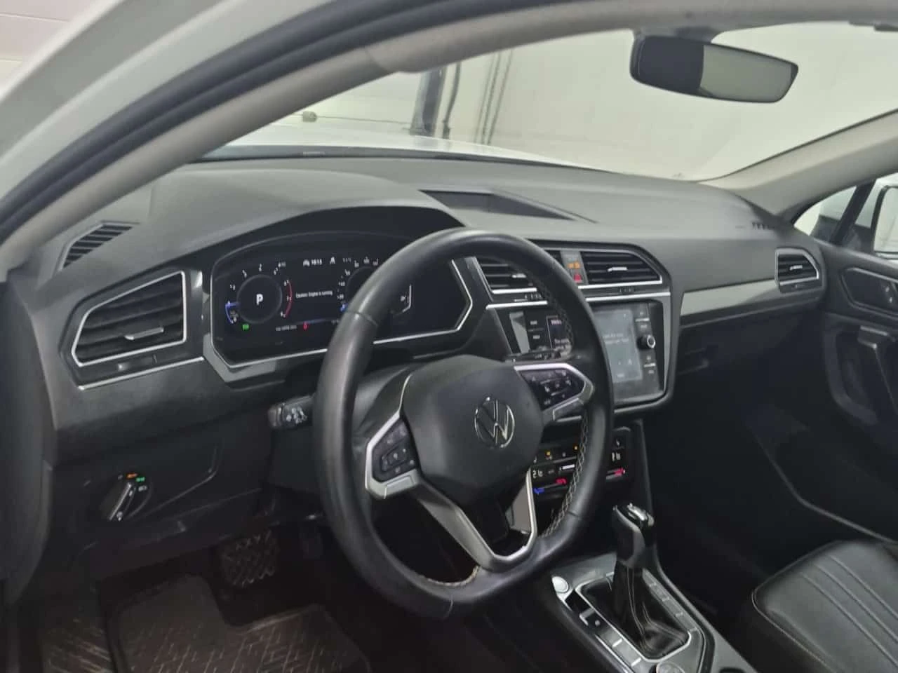 VW Tiguan * SE * АВТОКРЕДИТ БЕЗ ПЪРВОНАЧАЛНА ВНОСКА * , снимка 12 - Автомобили и джипове - 54537970