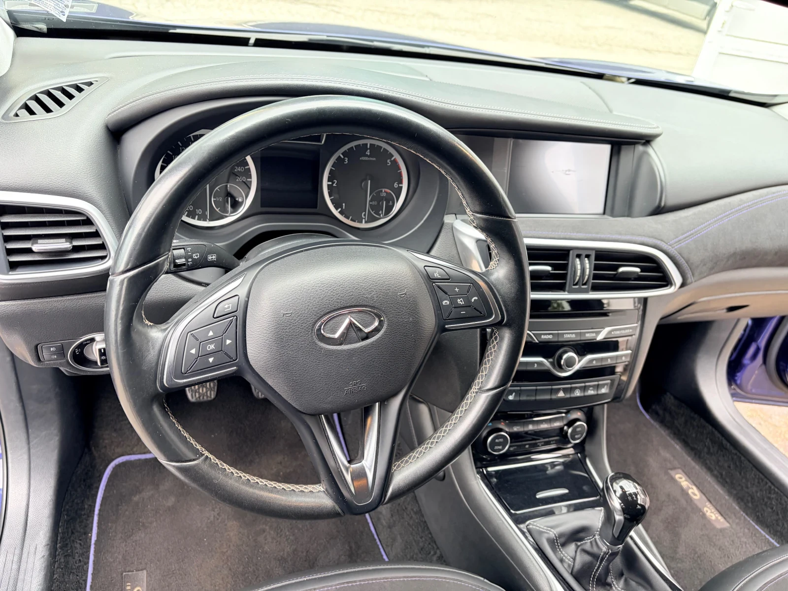 Infiniti Q30, снимка 3 - Автомобили и джипове - 54623264