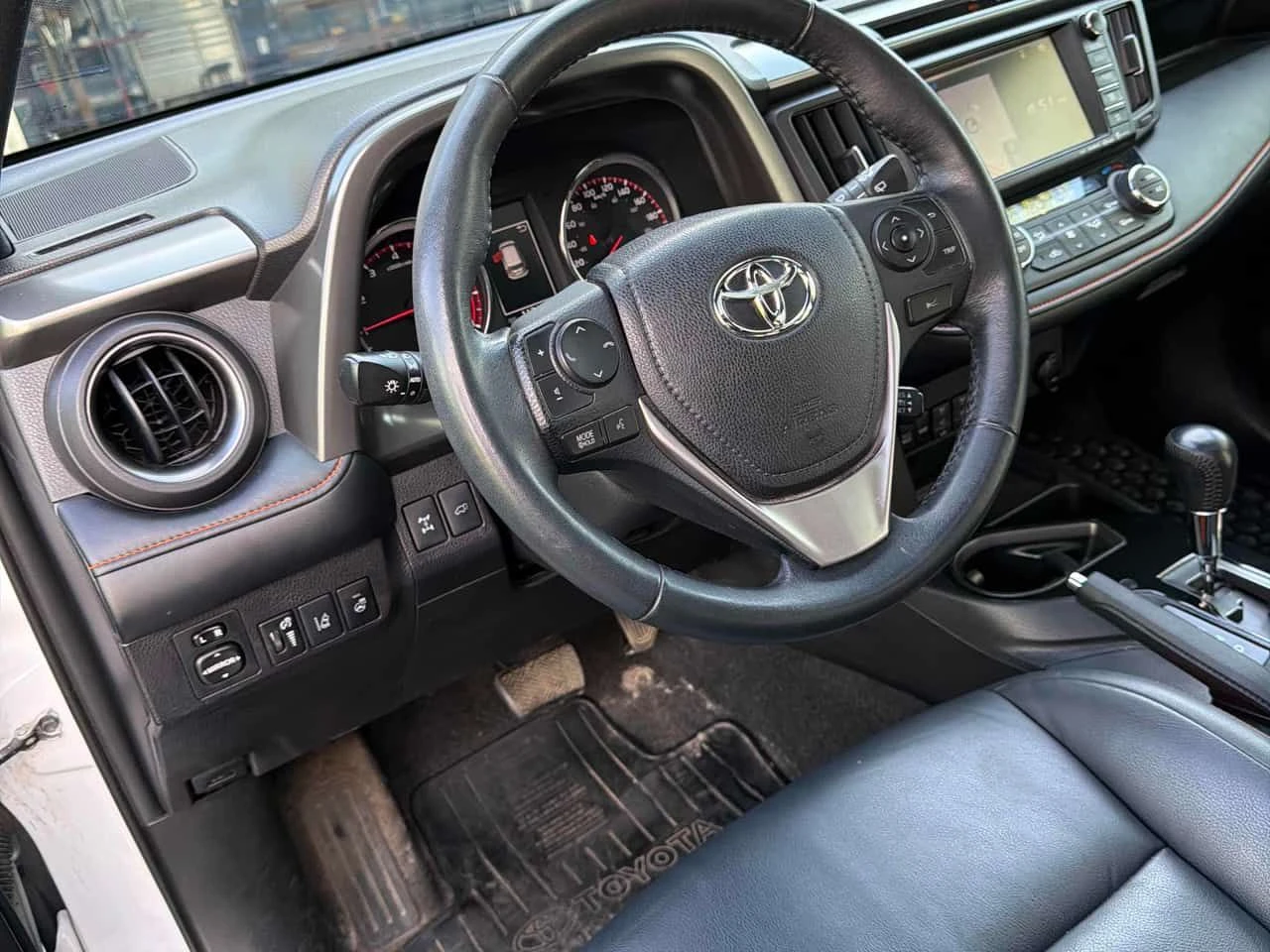 Toyota Rav4 * SE * CARFAX * ПОДГРЕВИ * ПАНО * KEYLESS, снимка 5 - Автомобили и джипове - 54931036