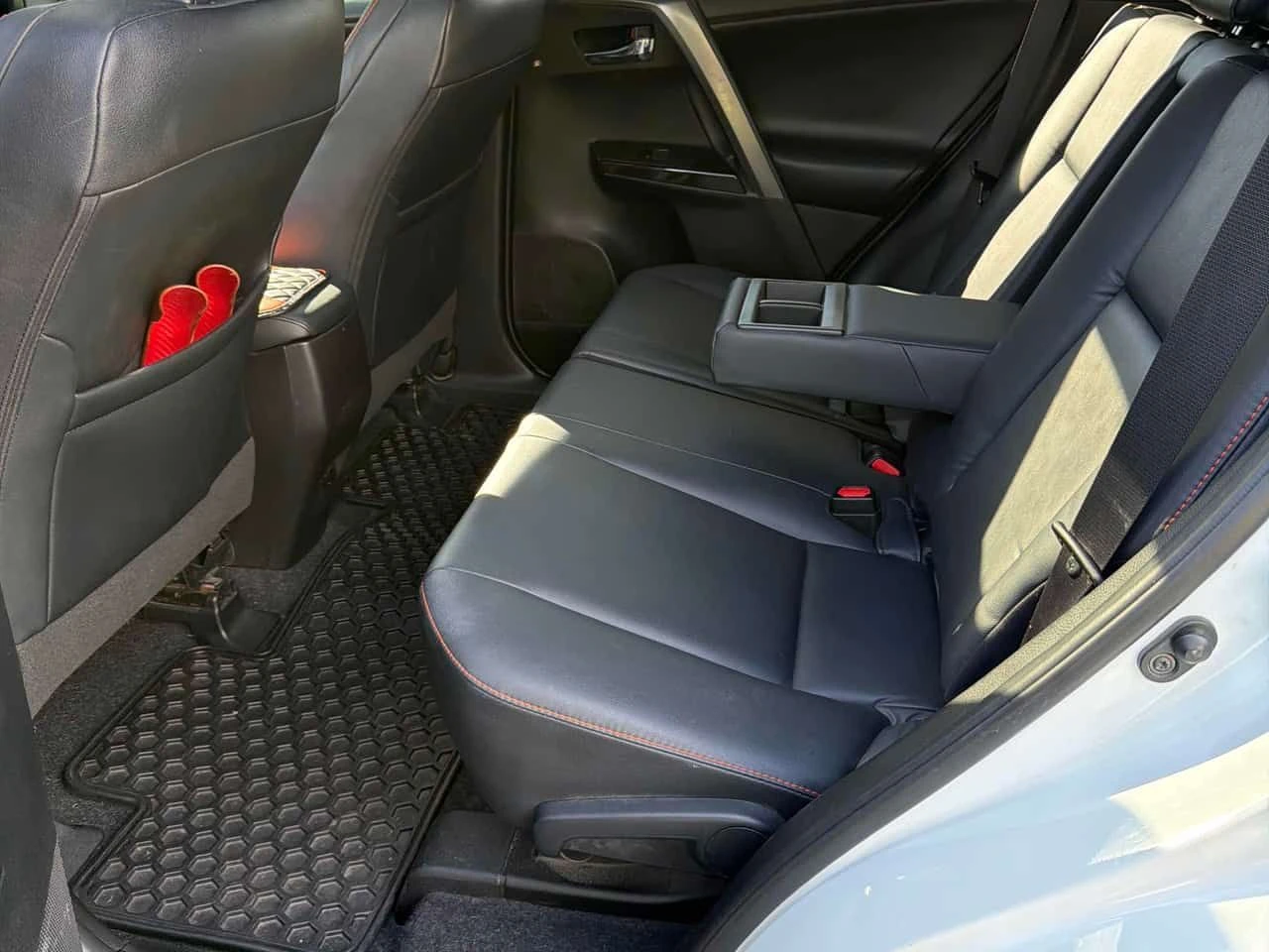 Toyota Rav4 * SE * CARFAX * ПОДГРЕВИ * ПАНО * KEYLESS, снимка 17 - Автомобили и джипове - 54931036