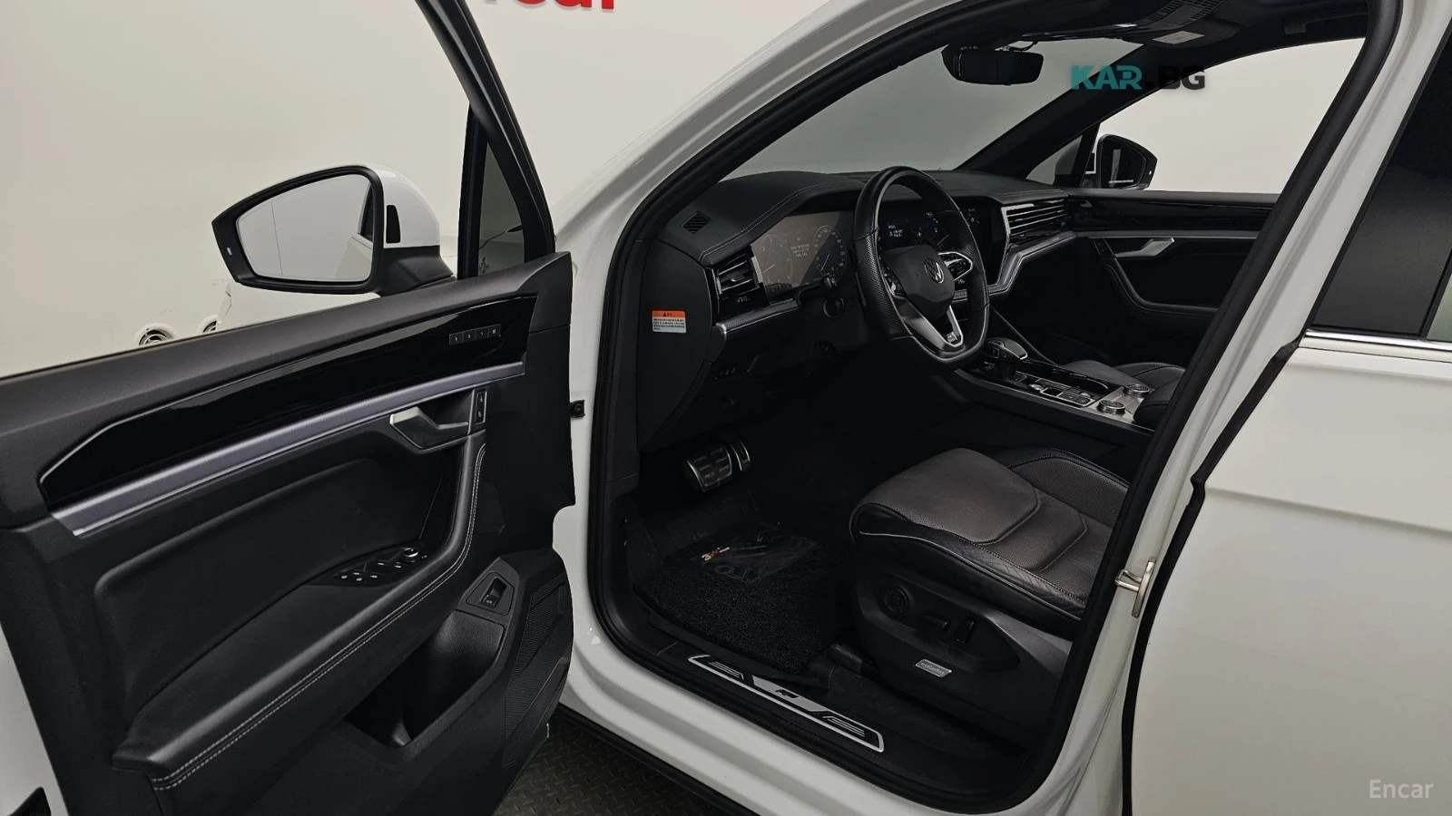 VW Touareg R-LINE* 3.0TDI* DISTRONIC* 360* КАМЕРА* ОБДУХВАНЕ*, снимка 8 - Автомобили и джипове - 55740333
