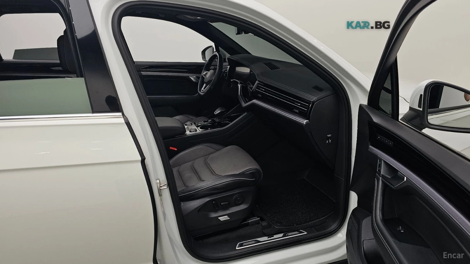 VW Touareg R-LINE* 3.0TDI* DISTRONIC* 360* КАМЕРА* ОБДУХВАНЕ*, снимка 9 - Автомобили и джипове - 55740333