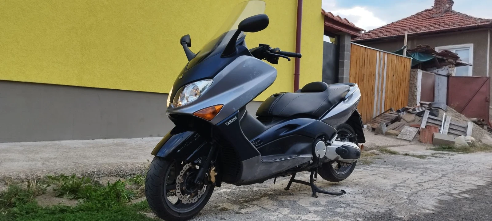 Yamaha T-max black max