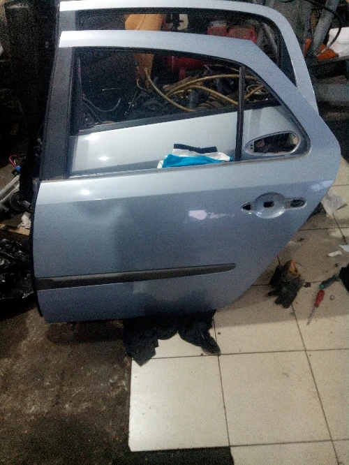 врата задна лява за Рено Лагуна 