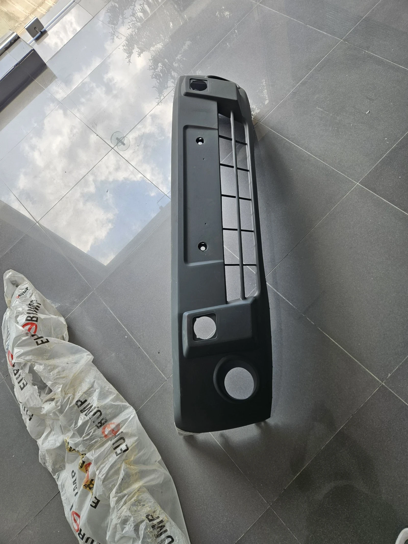 Предна броня FORD CONNECT 03-, снимка 2 - Части - 44174974
