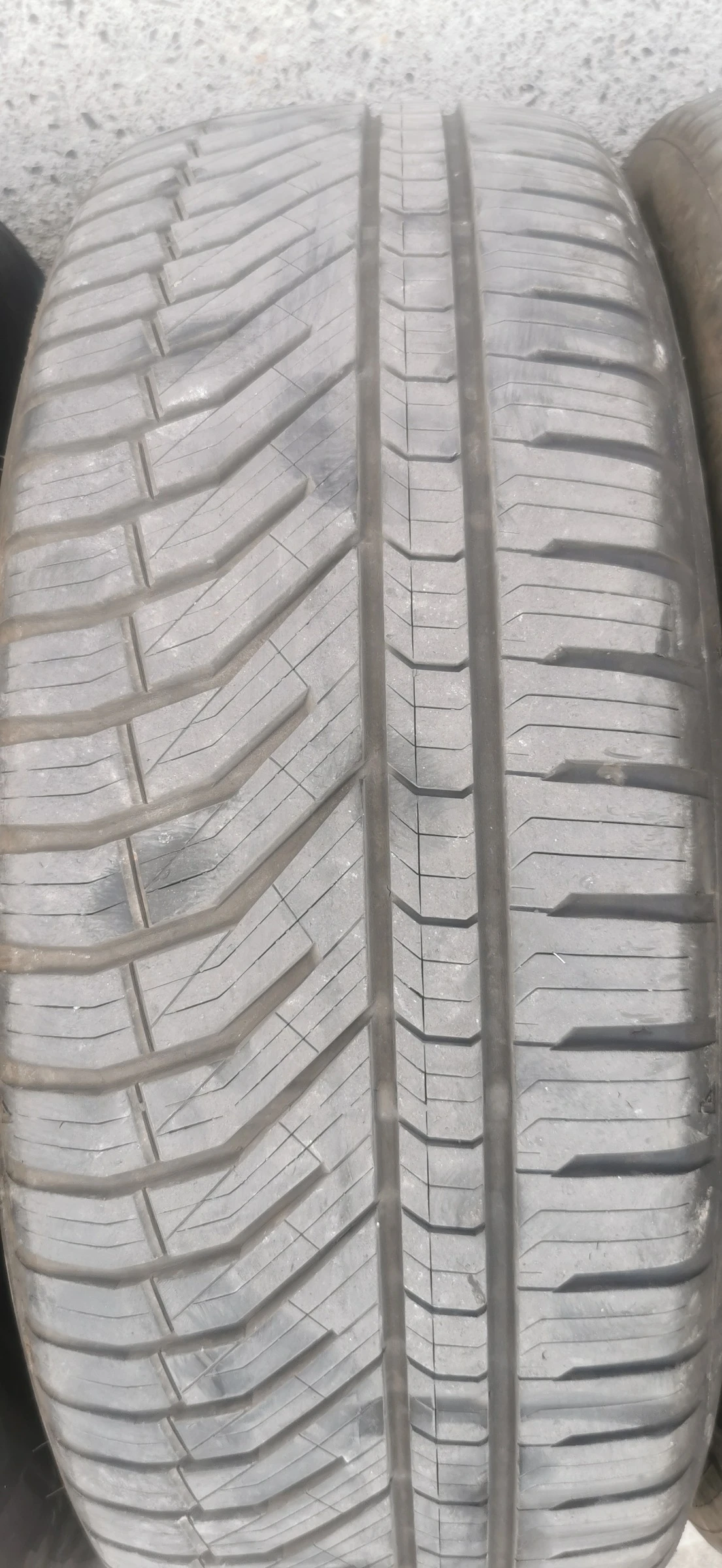Гуми Всесезонни 225/60R18, снимка 4 - Гуми и джанти - 56322595