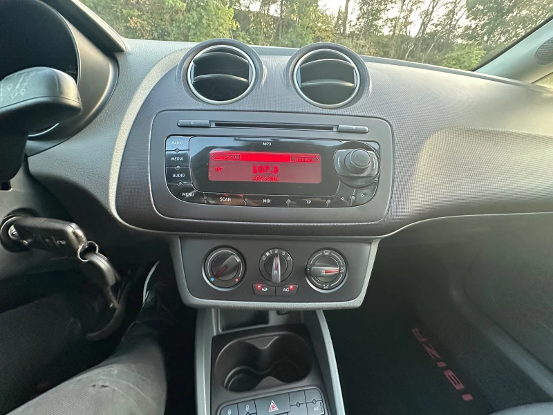 Seat Ibiza 1.2BENZIN* TOP* KLIMA* EVRO5, снимка 14 - Автомобили и джипове - 47222205