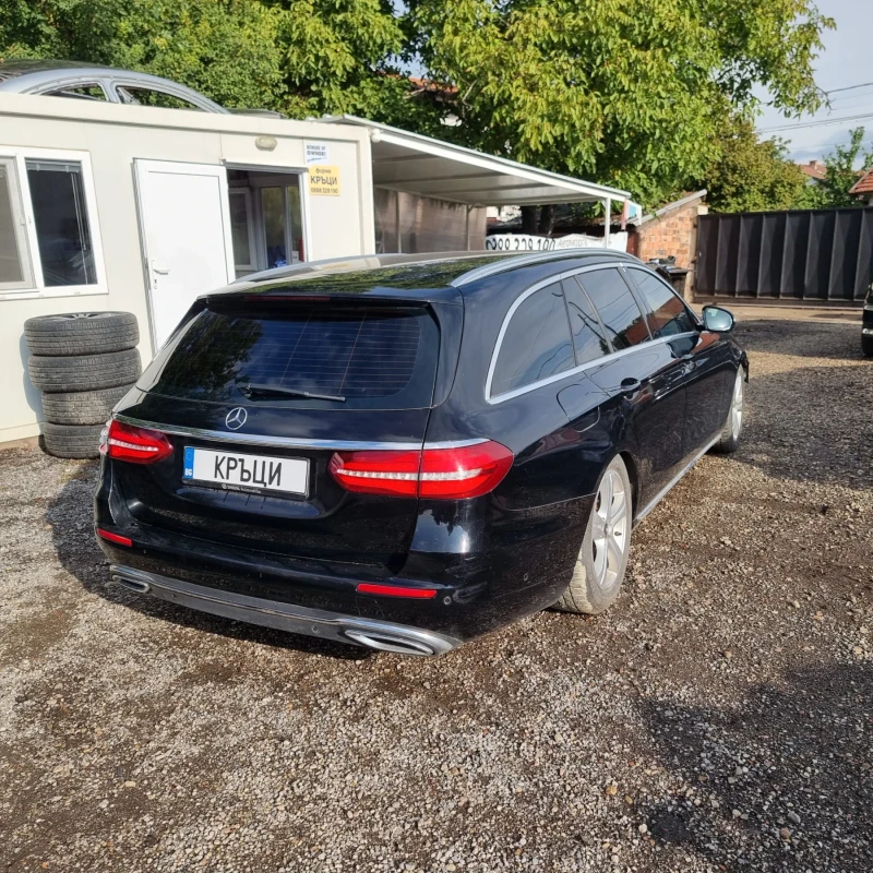 Mercedes-Benz E 220 Комби 4 matic, снимка 1 - Автомобили и джипове - 47335031