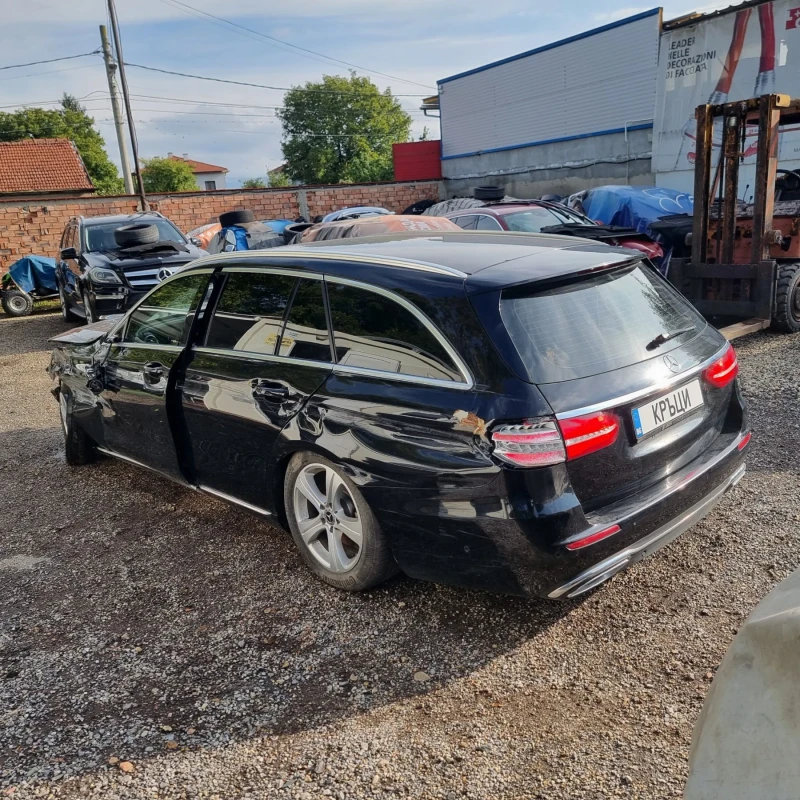 Mercedes-Benz E 220 Комби 4 matic, снимка 4 - Автомобили и джипове - 47335031