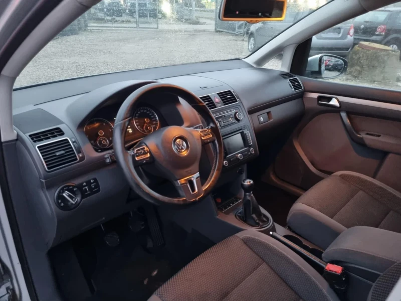 VW Touran 1.6TDI-105PS, снимка 10 - Автомобили и джипове - 48495513