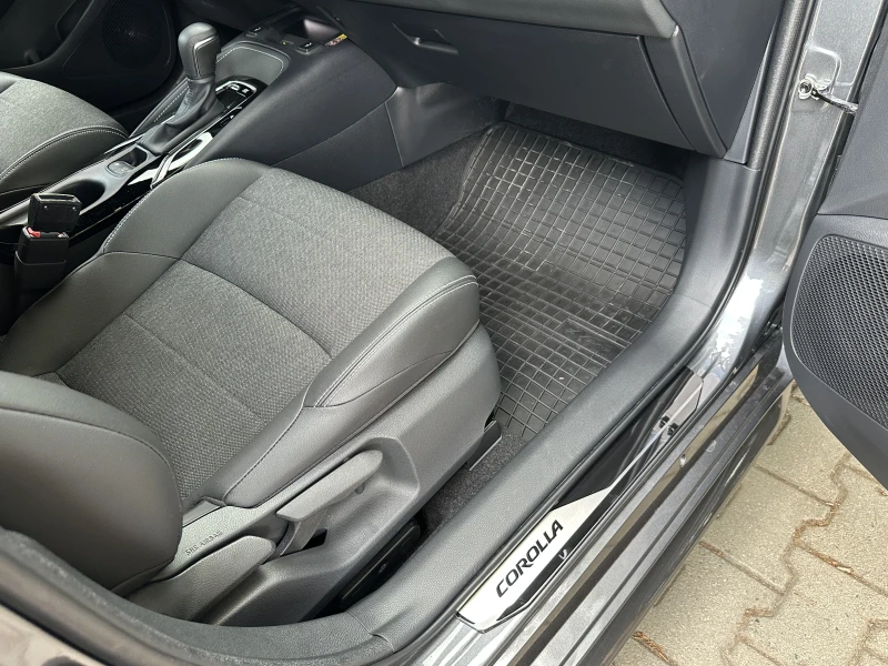 Toyota Corolla 1.8 Team D* Facelift* HEV* , снимка 8 - Автомобили и джипове - 51486187