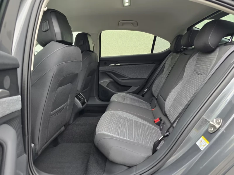 Skoda Superb SELECTION/150HP/DSG/AHK/CAM/LED/NAVI/DIGI/264g, снимка 13 - Автомобили и джипове - 51593065