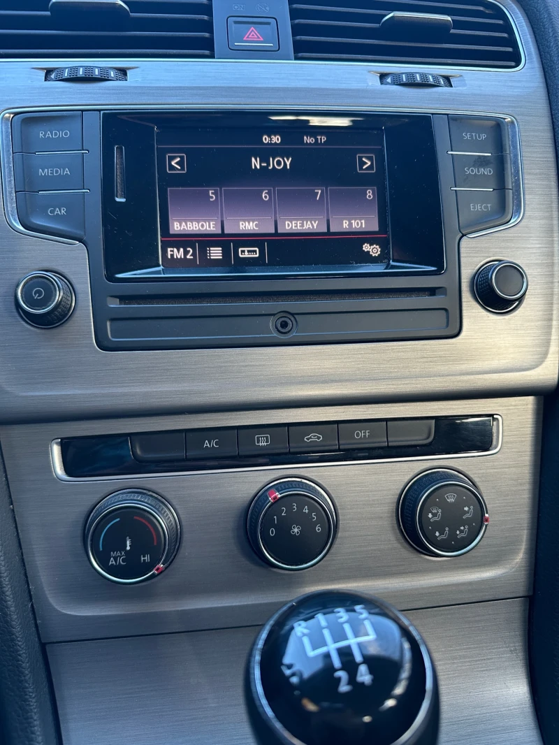 VW Golf 7 1.6TDI 105 * * * TOP* * * , снимка 12 - Автомобили и джипове - 52617728