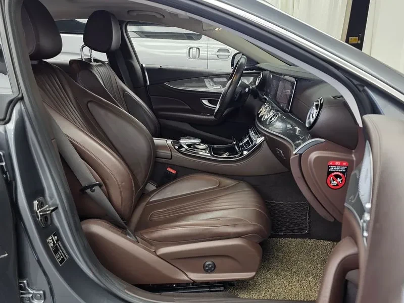 Mercedes-Benz CLS 300 D Amg Line, снимка 11 - Автомобили и джипове - 55940276