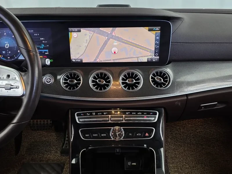 Mercedes-Benz CLS 300 D Amg Line, снимка 14 - Автомобили и джипове - 55940276
