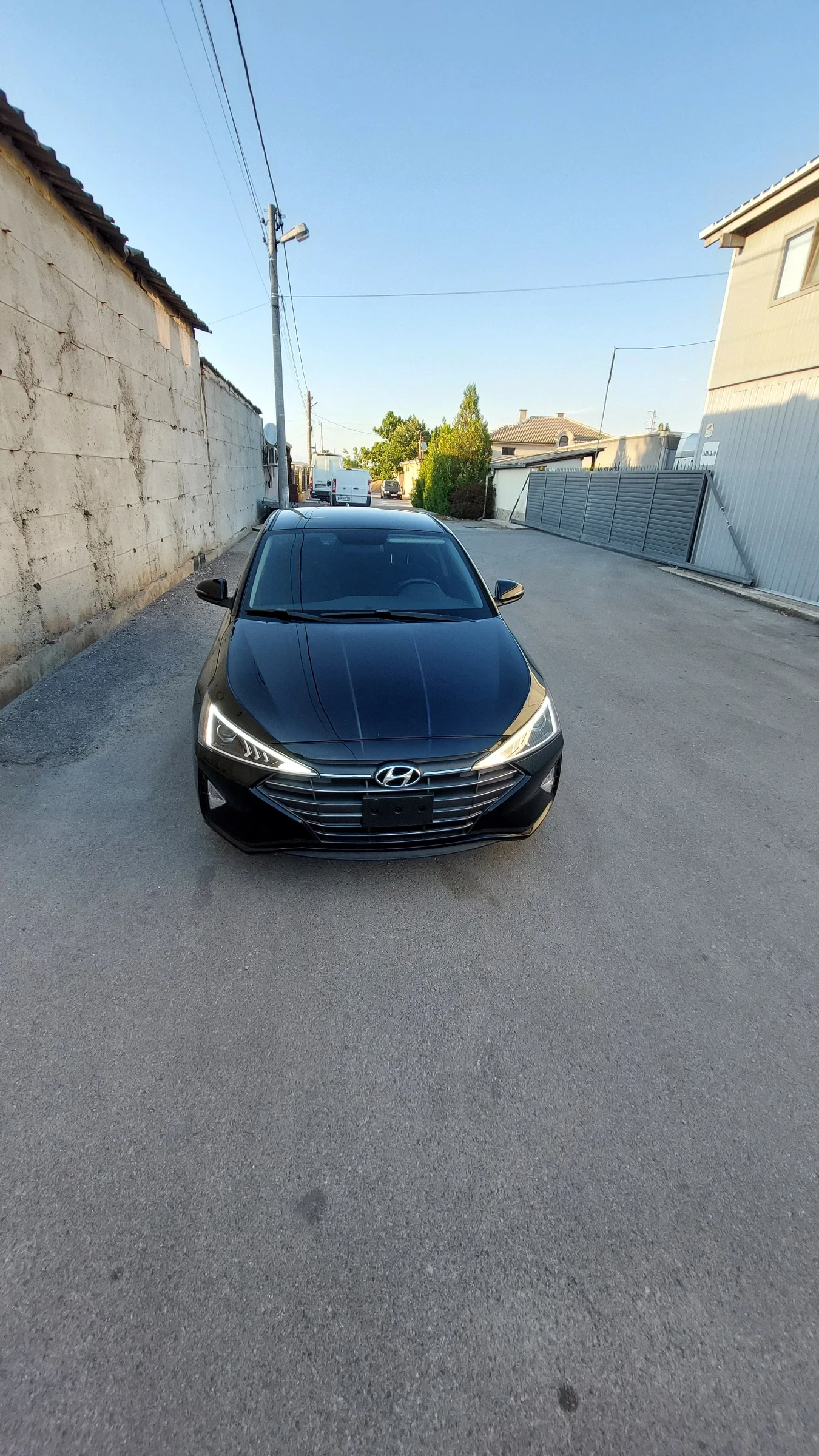 Hyundai Elantra 2.0 i 8 Speed  - изображение 2