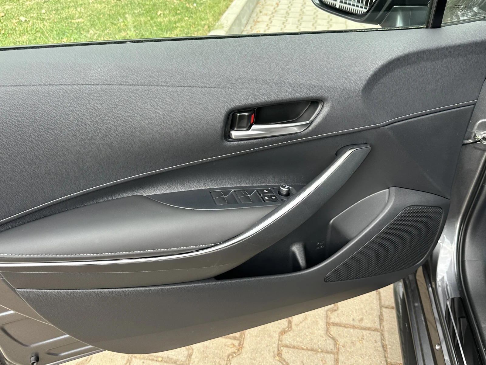 Toyota Corolla 1.8 Team D* Facelift* HEV*  | Mobile.bg — изображение 14