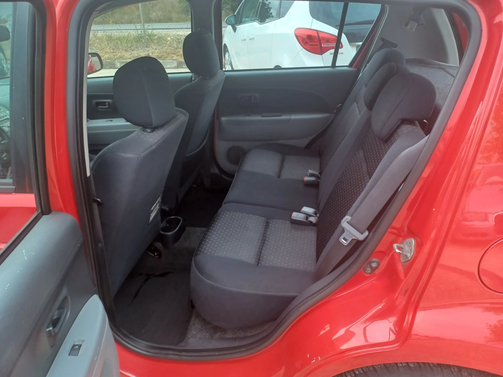 Daihatsu Sirion 1.0i  | Mobile.bg — изображение 11