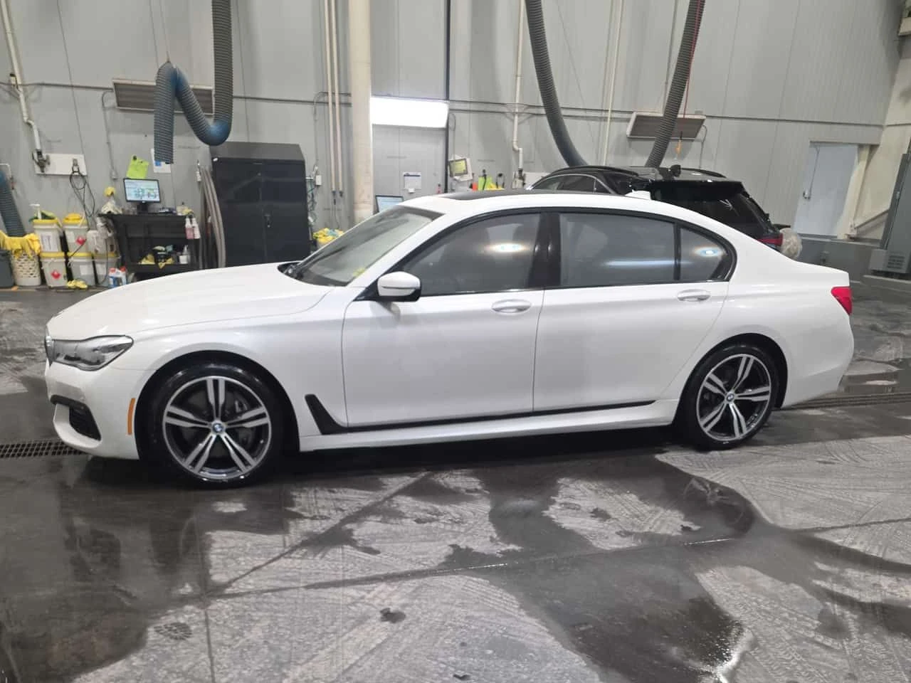 BMW 750 Li xDrive/ОБДУХВАНЕ/ДИСТРОНИК/360/HEAD-UP DISPLAY, снимка 3 - Автомобили и джипове - 54006053