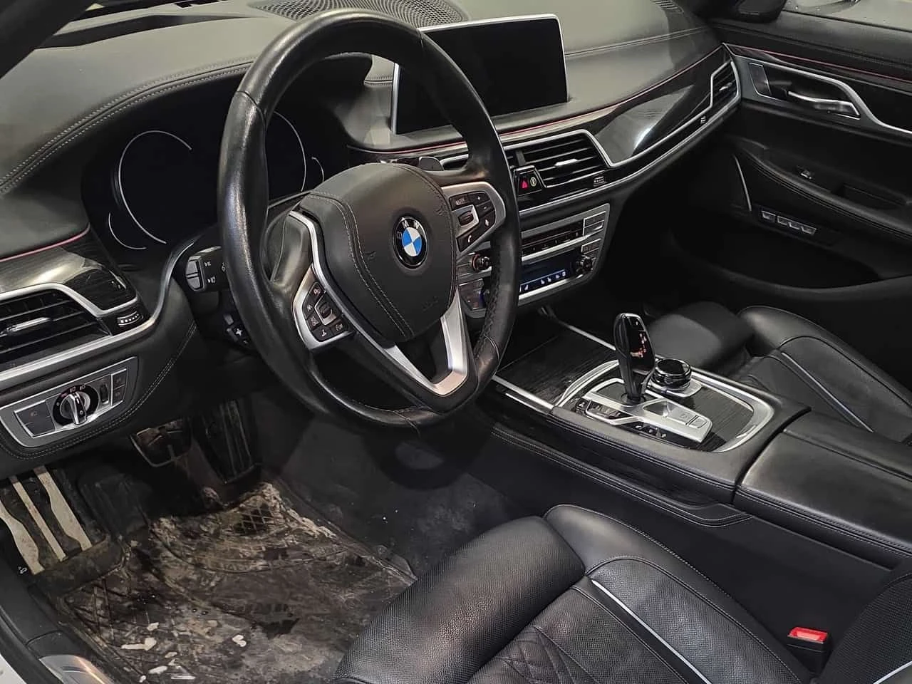 BMW 750 Li xDrive/ОБДУХВАНЕ/ДИСТРОНИК/360/HEAD-UP DISPLAY, снимка 7 - Автомобили и джипове - 54006053