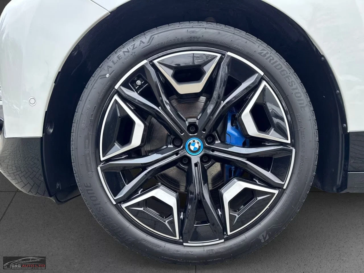 BMW iX xDRIVE40/326HP/SKYL/HUD/360/ОБДУХВАНЕ/SOFT/278z, снимка 7 - Автомобили и джипове - 54121676