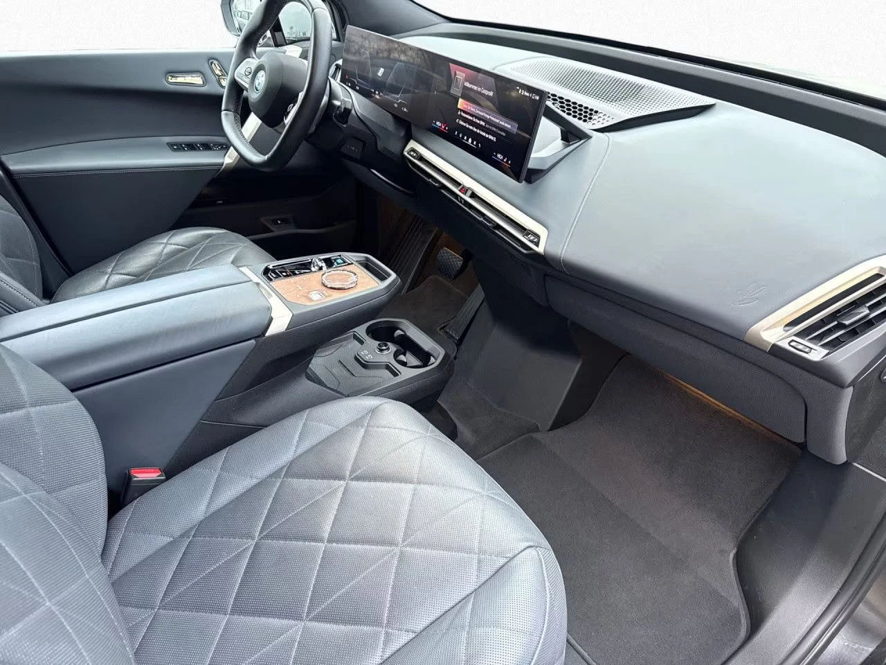 BMW iX xDRIVE40/326HP/SKYL/HUD/360/ОБДУХВАНЕ/SOFT/278z, снимка 10 - Автомобили и джипове - 54121676