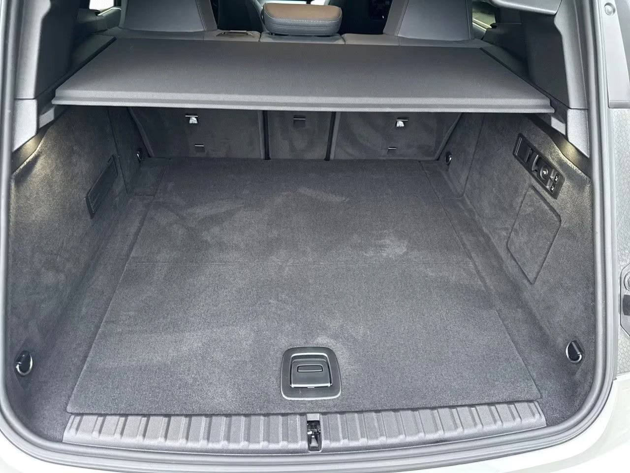 BMW iX xDRIVE40/326HP/SKYL/HUD/360/ОБДУХВАНЕ/SOFT/278z, снимка 6 - Автомобили и джипове - 54121676