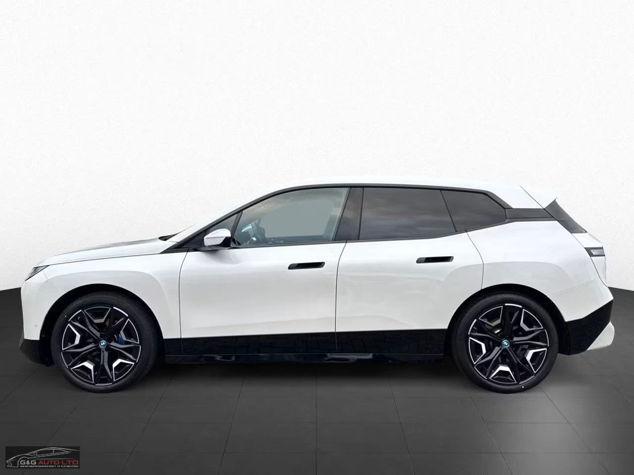 BMW iX xDRIVE40/326HP/SKYL/HUD/360/ОБДУХВАНЕ/SOFT/278z, снимка 2 - Автомобили и джипове - 54121676