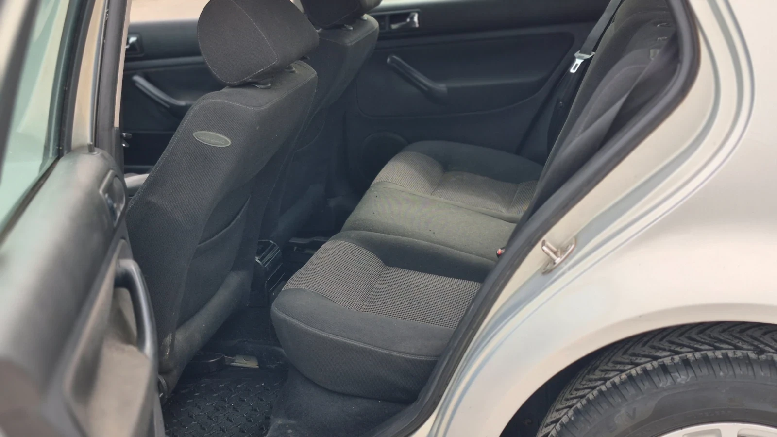 VW Golf 1.9 Tdi/110 AFN, снимка 12 - Автомобили и джипове - 54574307
