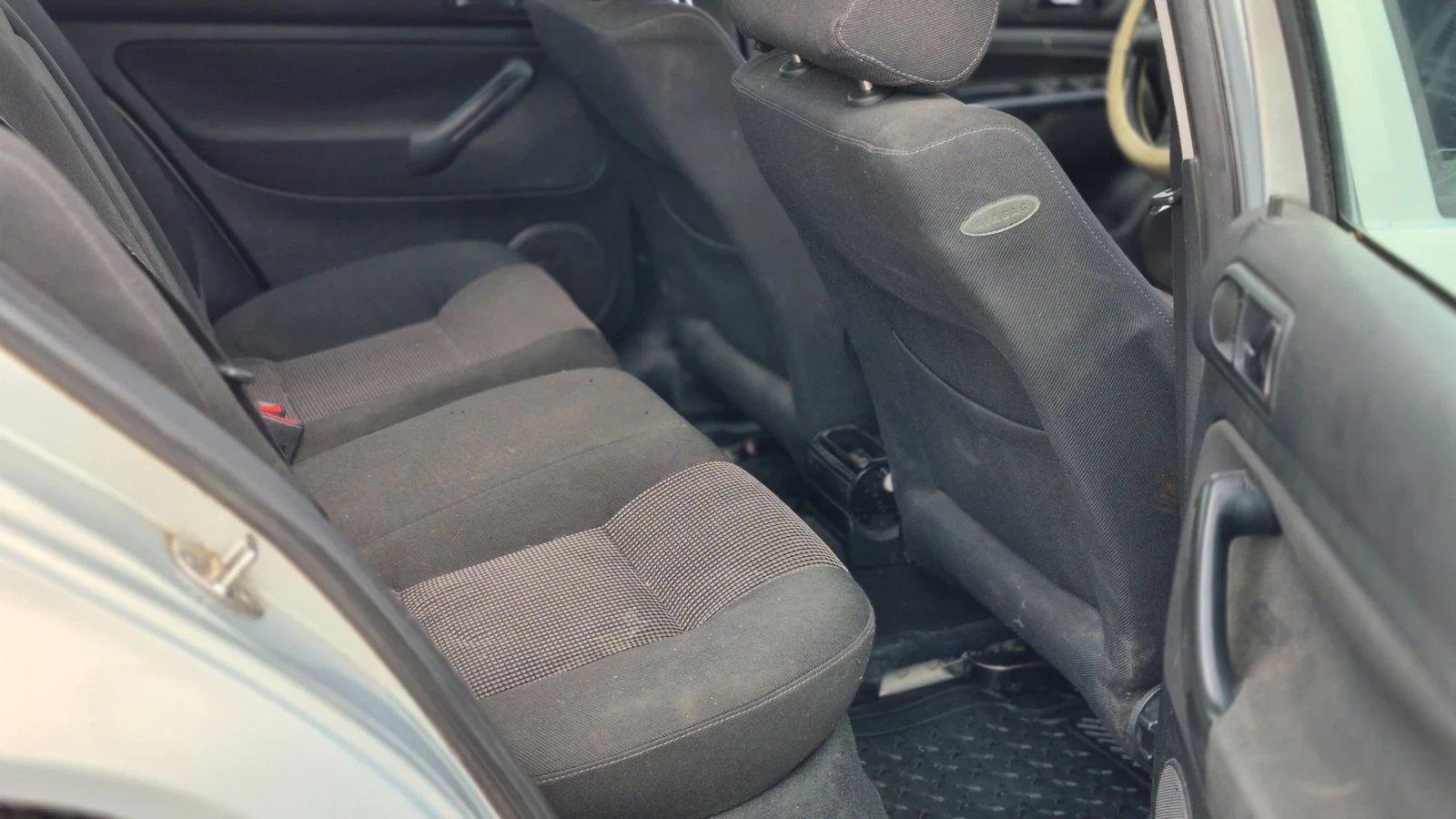 VW Golf 1.9 Tdi/110 AFN, снимка 10 - Автомобили и джипове - 54574307