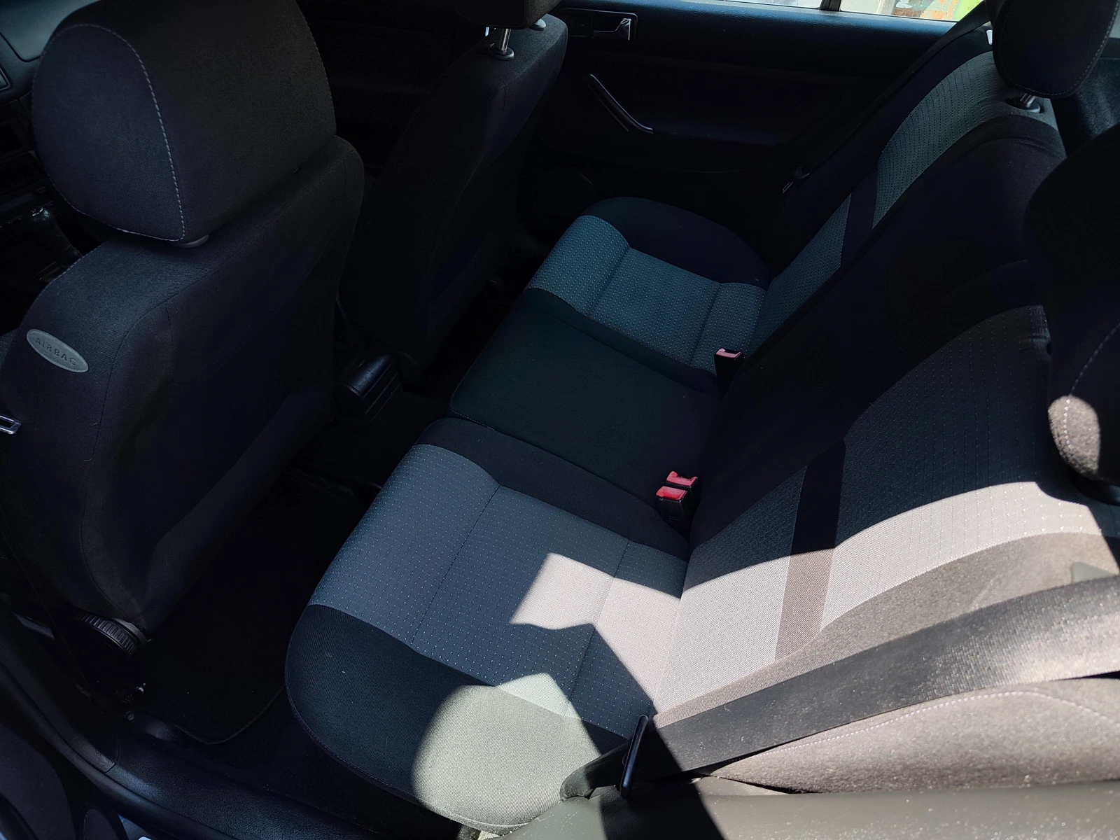 VW Golf 1.9 TDI , снимка 14 - Автомобили и джипове - 54618669