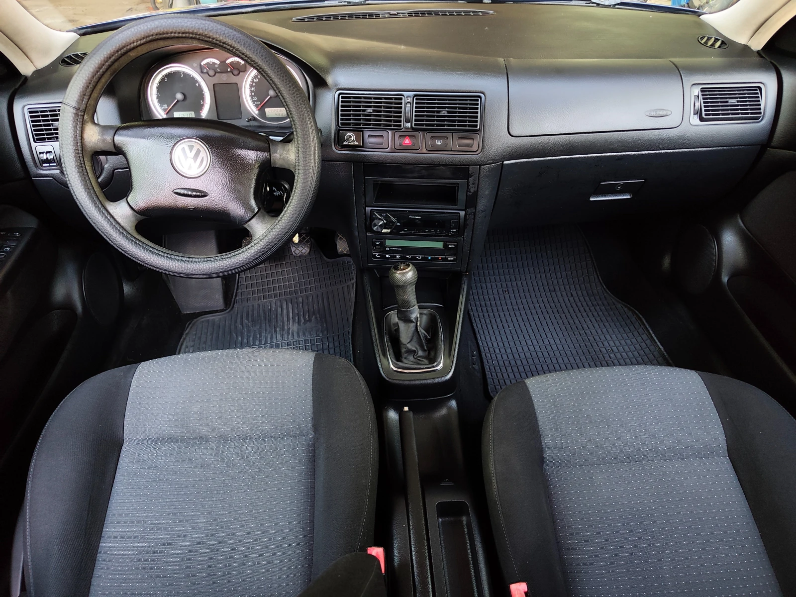 VW Golf 1.9 TDI , снимка 11 - Автомобили и джипове - 54618669