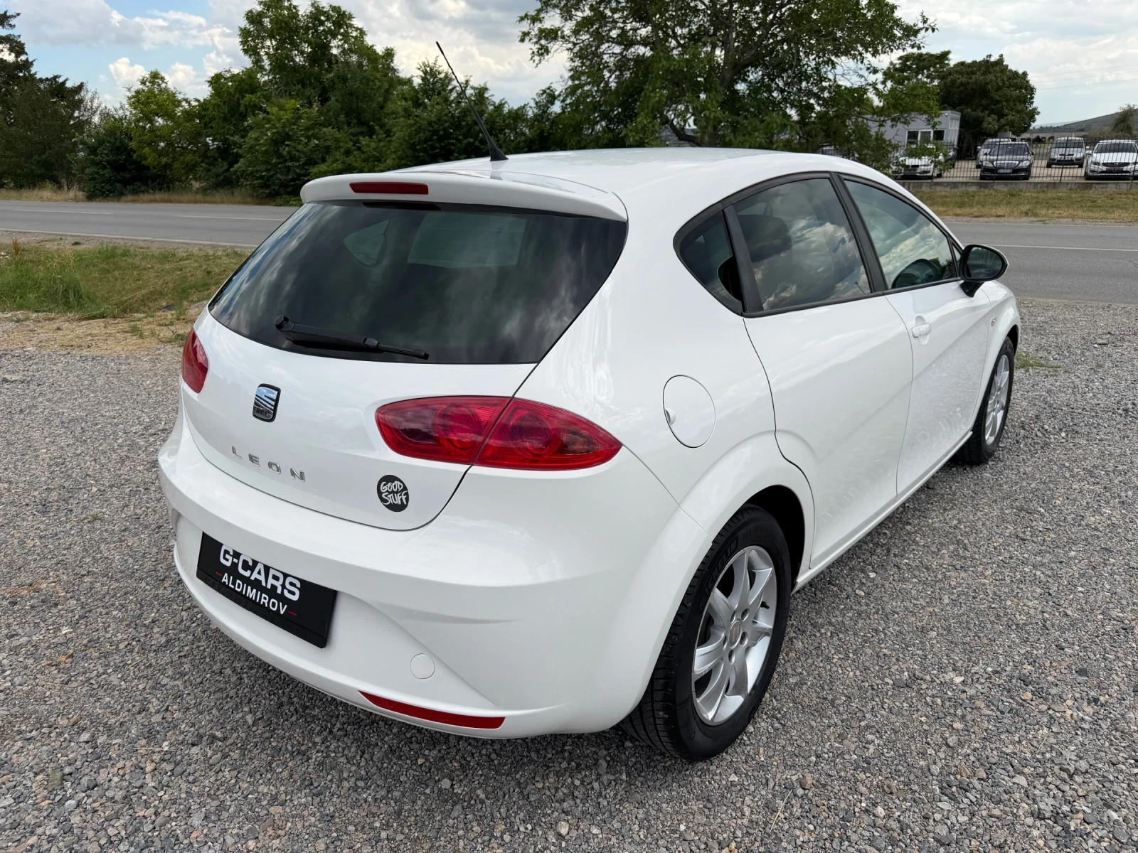 Seat Leon 1.6/КАТО НОВА, снимка 4 - Автомобили и джипове - 54964421