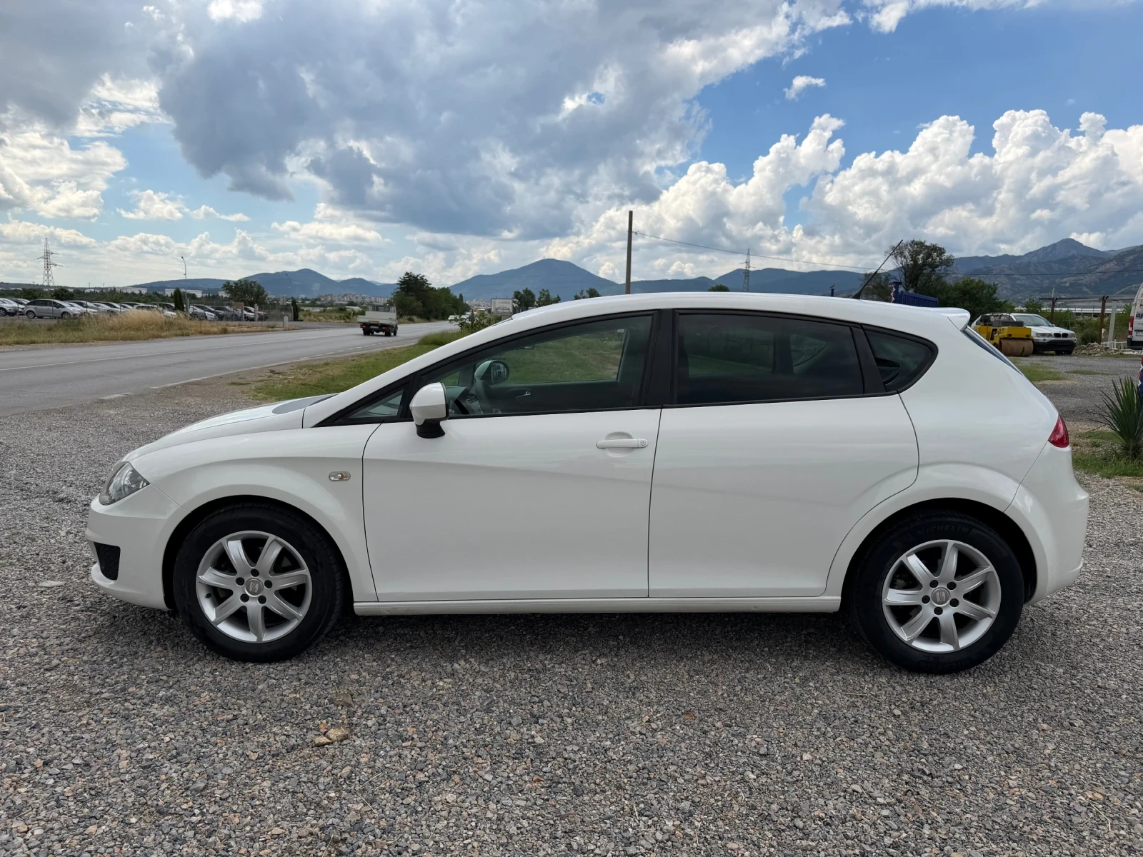Seat Leon 1.6/КАТО НОВА, снимка 7 - Автомобили и джипове - 54964421