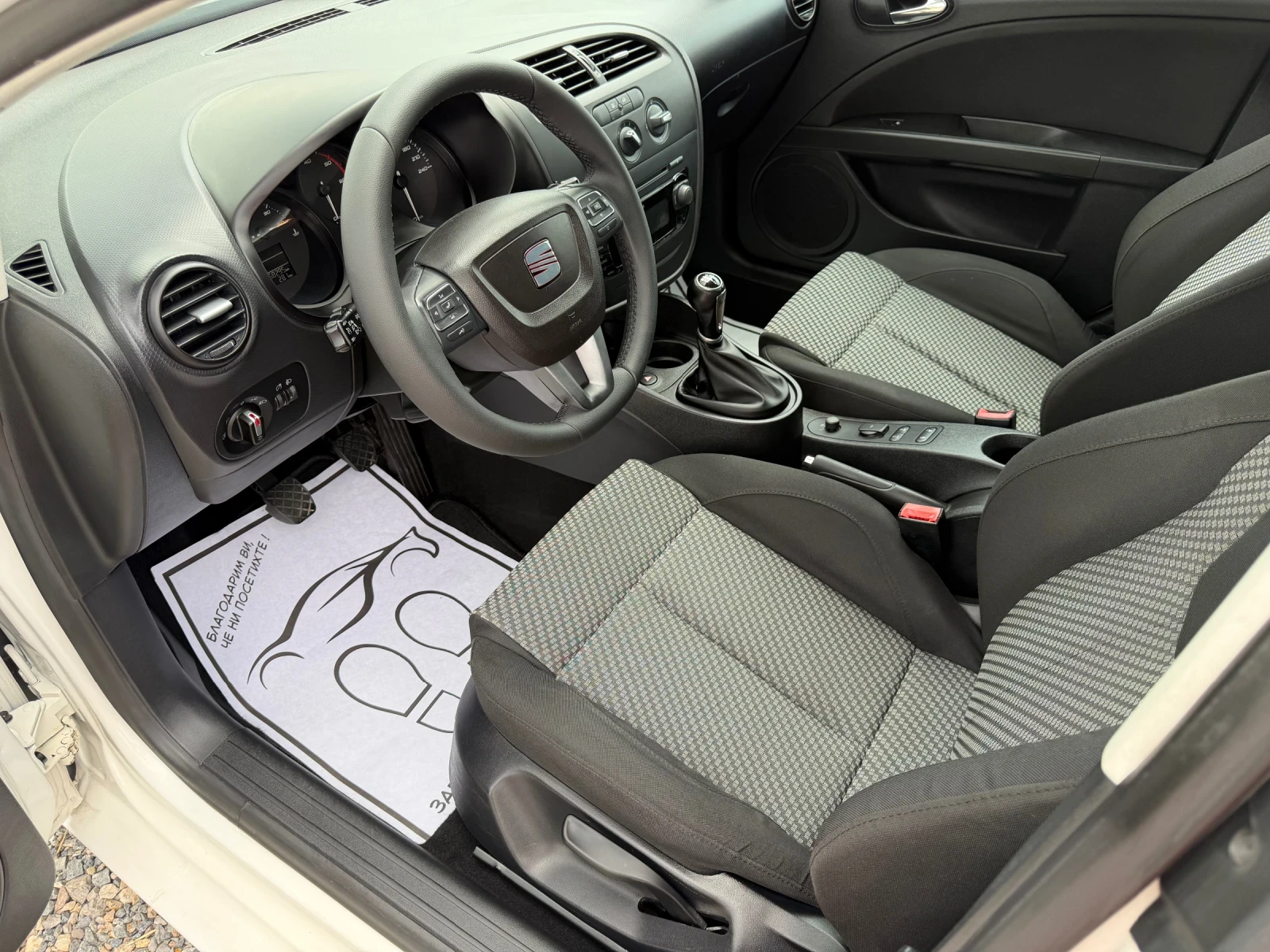 Seat Leon 1.6/КАТО НОВА, снимка 10 - Автомобили и джипове - 54964421