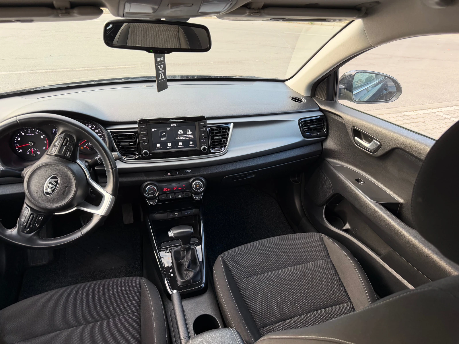 Kia Rio 1.4 Aвтоматик, снимка 9 - Автомобили и джипове - 55002613