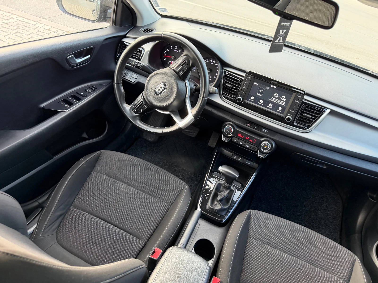 Kia Rio 1.4 Aвтоматик, снимка 8 - Автомобили и джипове - 55002613