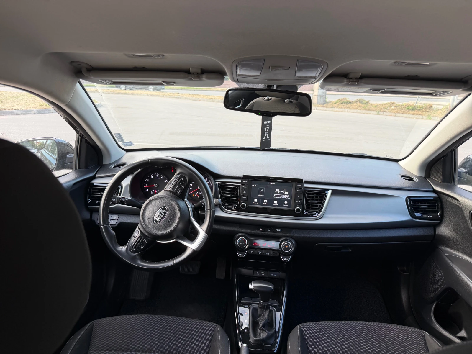 Kia Rio 1.4 Aвтоматик, снимка 10 - Автомобили и джипове - 55002613