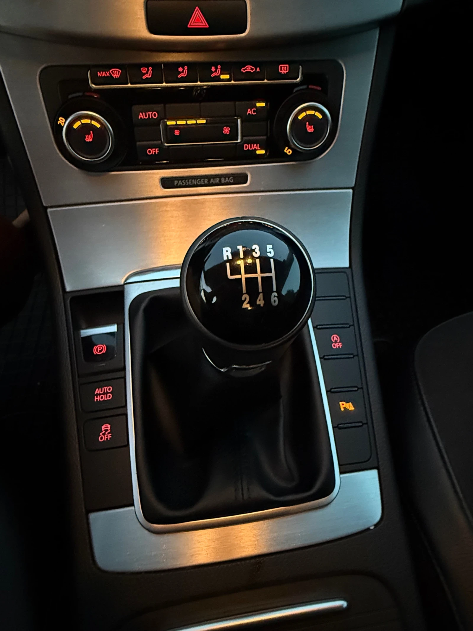 VW Passat 2.0TDI HIGHLINE топ, снимка 13 - Автомобили и джипове - 55796715