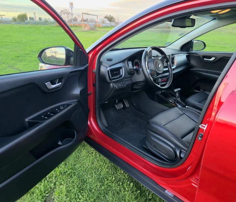 Kia Stonic PLATINUM EDITION FULL 120kc.T-GDI CARPLAY WAZE, снимка 6 - Автомобили и джипове - 52619548