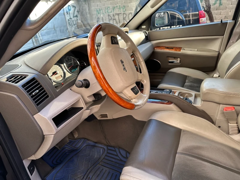 Jeep Grand cherokee Overland, снимка 4 - Автомобили и джипове - 52817753