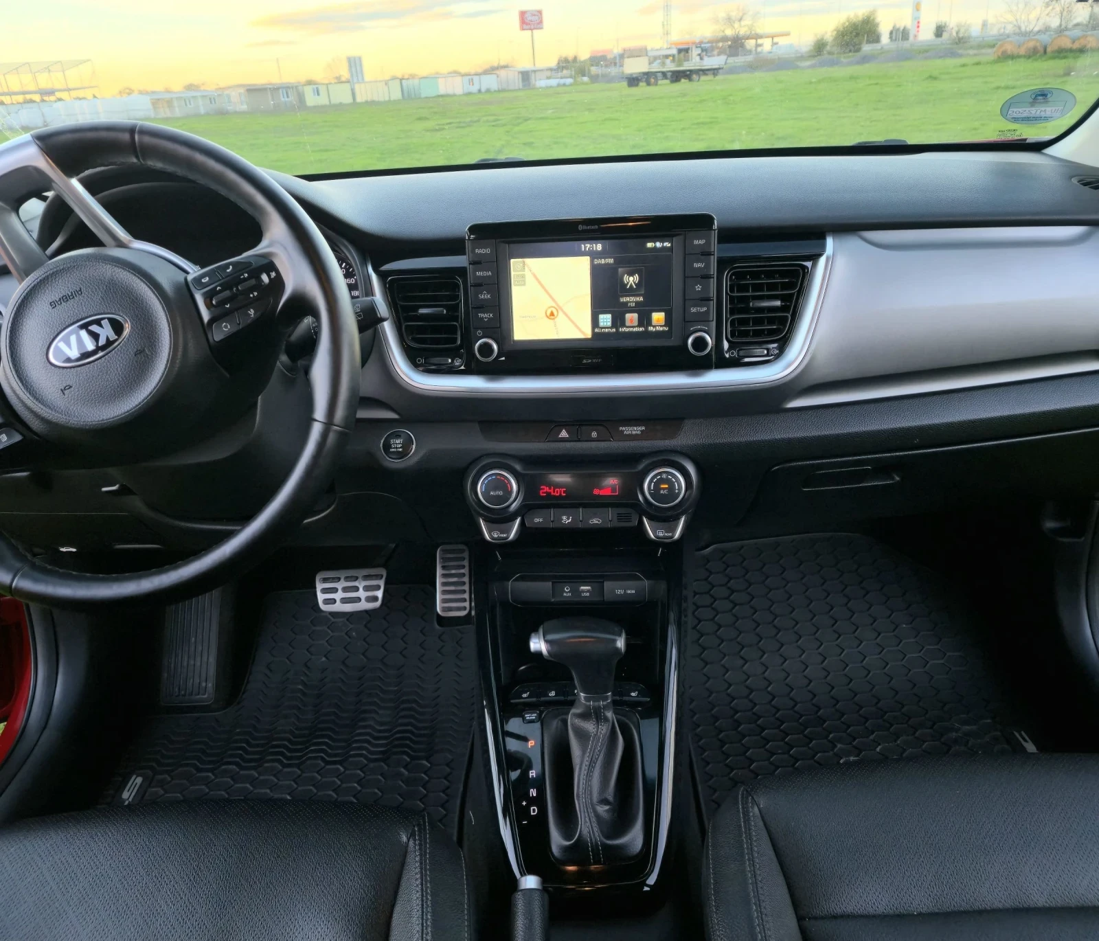 Kia Stonic PLATINUM EDITION FULL 1.0 120kc.T-GDI CARPLAY WAZE - изображение 10