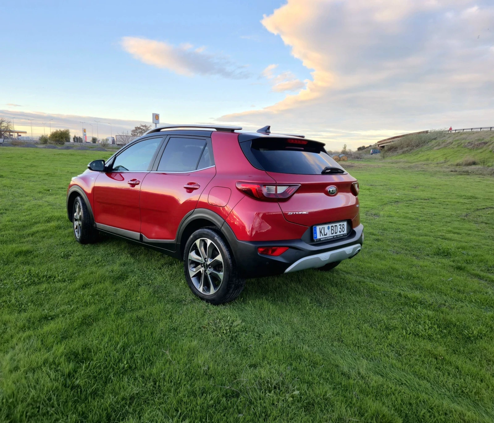 Kia Stonic PLATINUM EDITION FULL 1.0 120kc.T-GDI CARPLAY WAZE - изображение 2