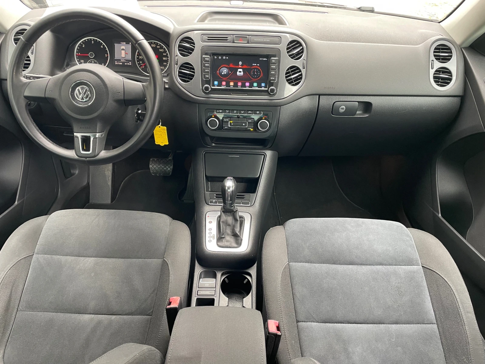 VW Tiguan 2.0tdi 4x4 Automat, снимка 12 - Автомобили и джипове - 54040526