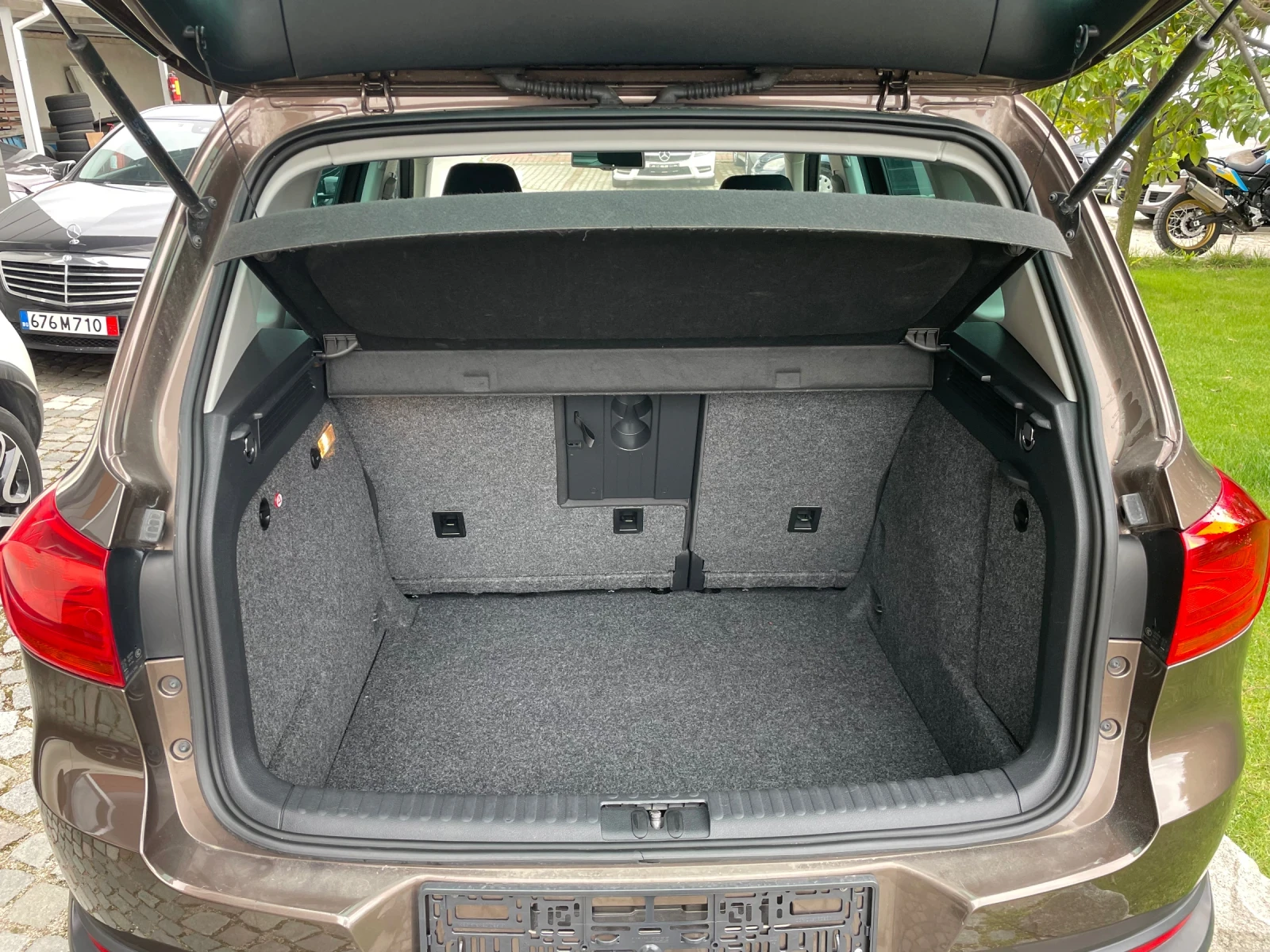 VW Tiguan 2.0tdi 4x4 Automat, снимка 11 - Автомобили и джипове - 54040526