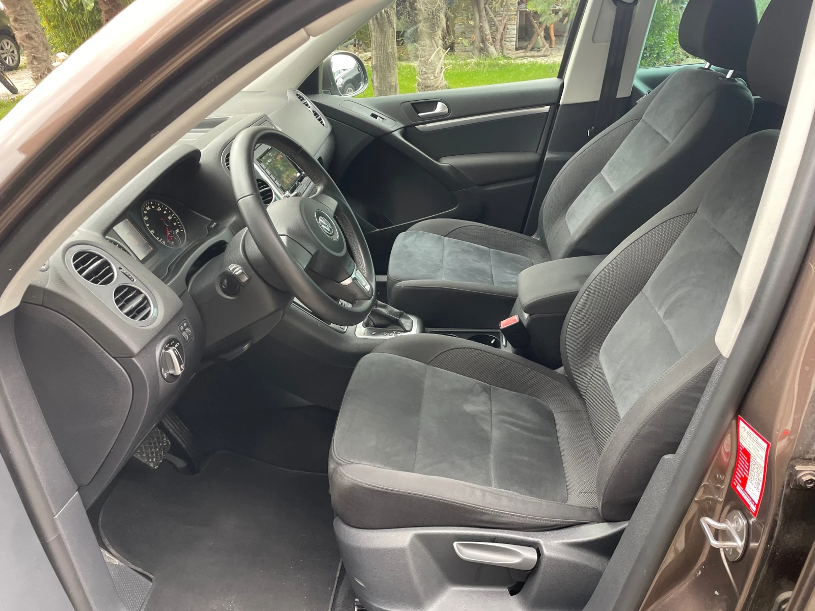 VW Tiguan 2.0tdi 4x4 Automat, снимка 8 - Автомобили и джипове - 54040526