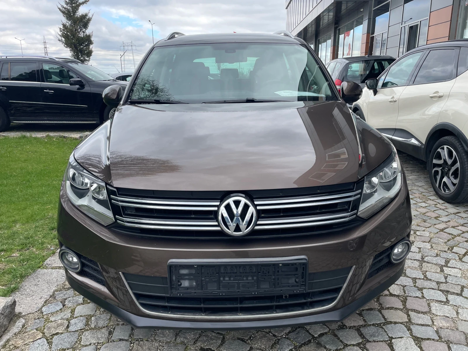 VW Tiguan 2.0tdi 4x4 Automat, снимка 2 - Автомобили и джипове - 54040526